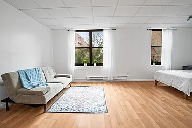 Sold by BREU CHURCHILL