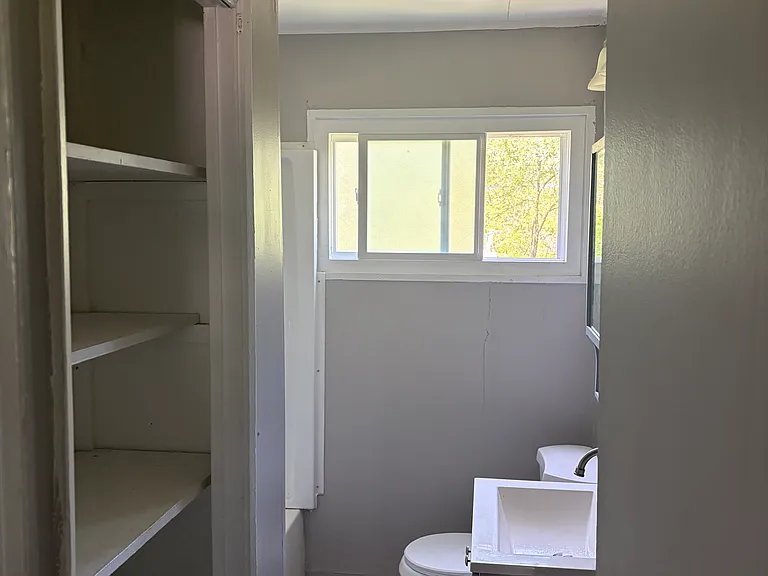 2166 Warrick St — Photo 12