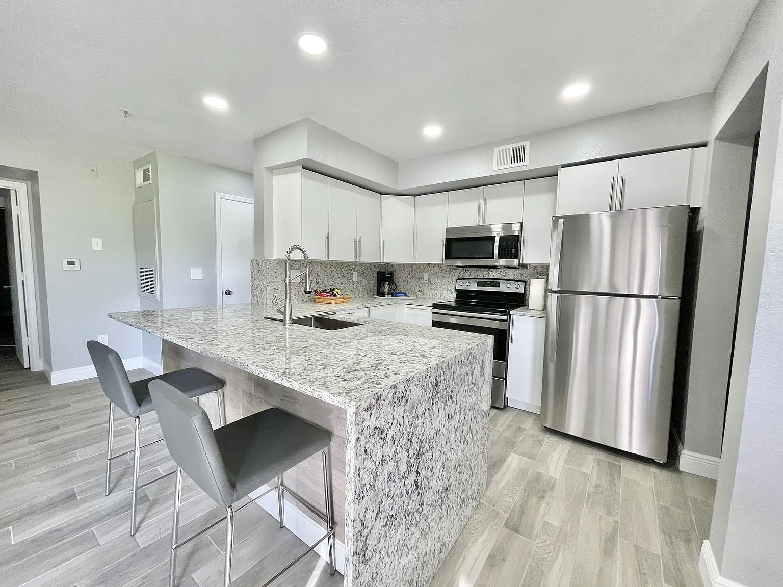 2 bed, 2.0 bath, 1080 sqft, $2,800 — Photo 3