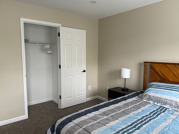 3rd image of 33 Borough St #4