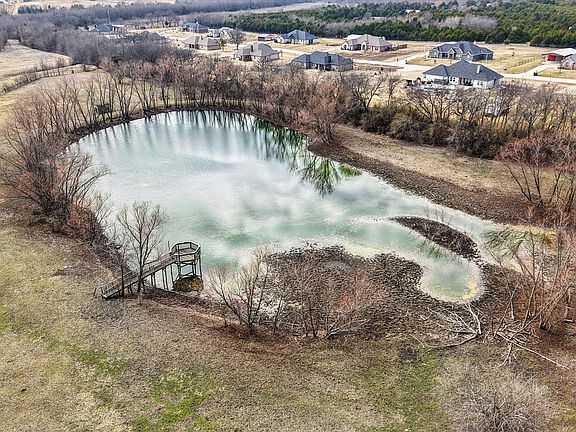 3rd image of 5594 Creekview Dr