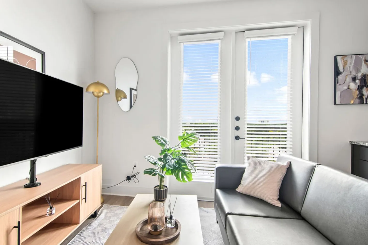 Studio, 1.0 bath, 301 sqft, $2,560 — Photo 3