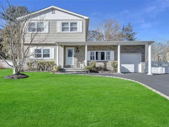 15 Ricky Road, Ronkonkoma, NY 11779