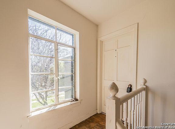 4th image of 109 W Oakview Pl APT 04