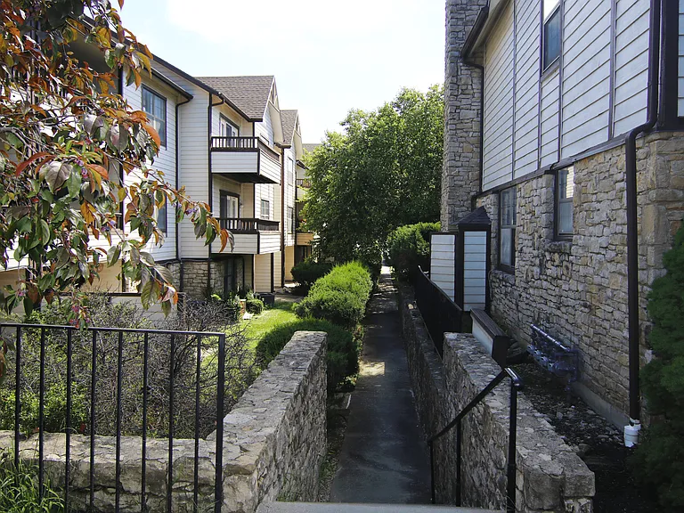 Coach House Apartments — Photo 20
