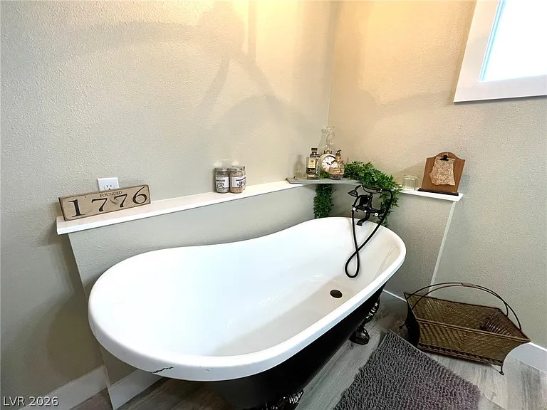 2246 Windsor Dr — Photo 29