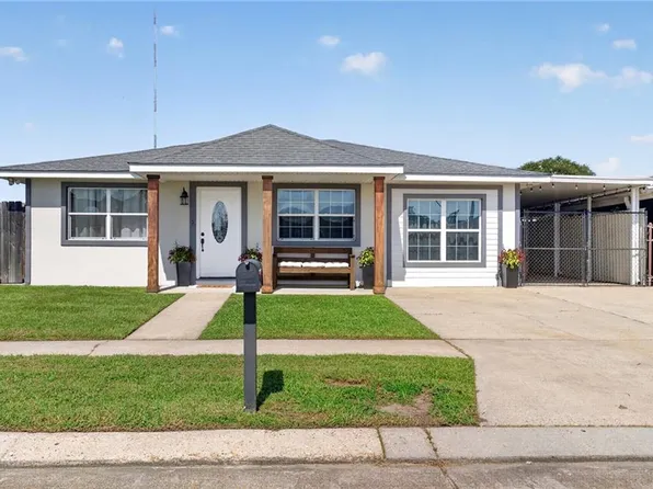 3512 Decomine Dr, Chalmette, LA 70043