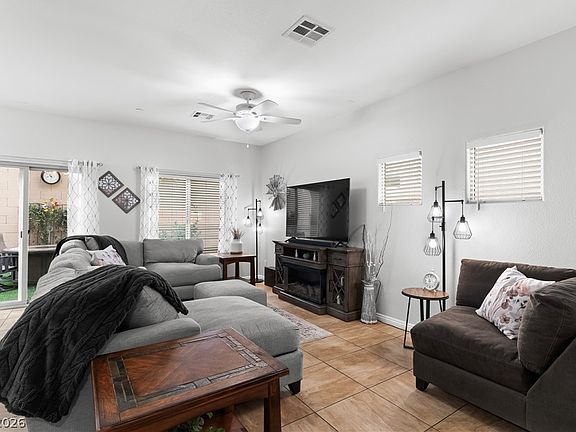 5th image of 41 Jasmine Point St