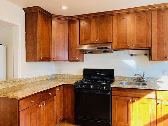 3rd image of 519 Huron Ave