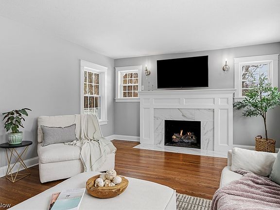 3rd image of 37607 Euclid Ave