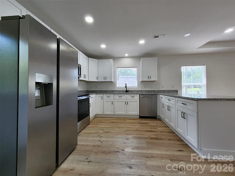 1302 Rainbow Dr — Photo 5