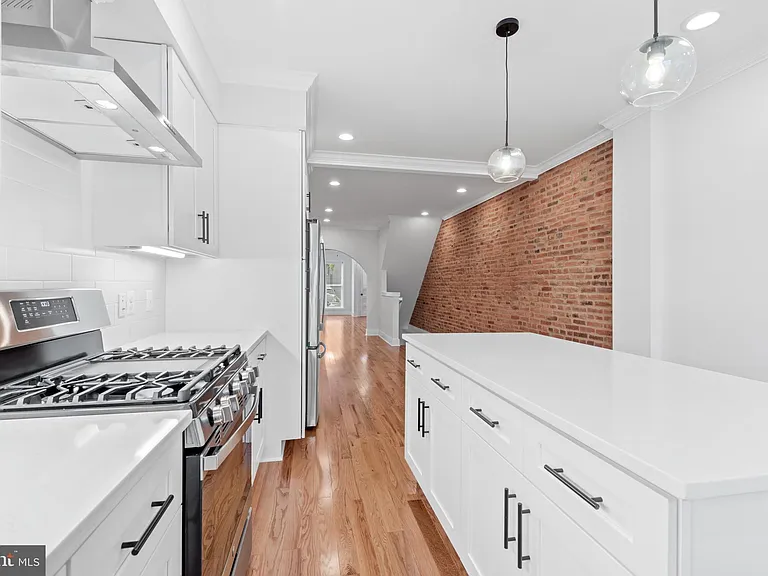 1434 Marshall St — Photo 15