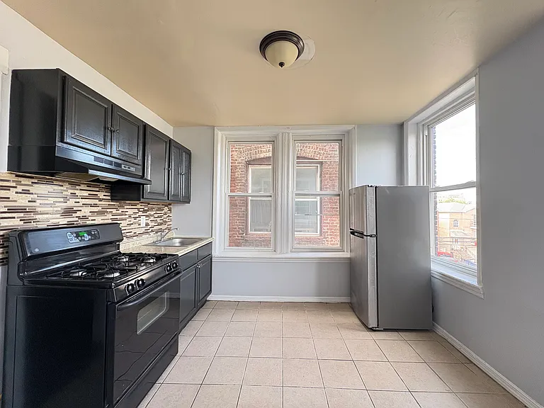 1199 1/2 Broad St #9 — Photo 1