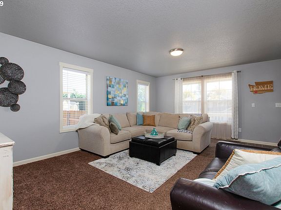 4th image of 404 Rocky Meadow Dr