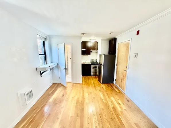 419 Hanover St APT 2, Boston, MA 02113