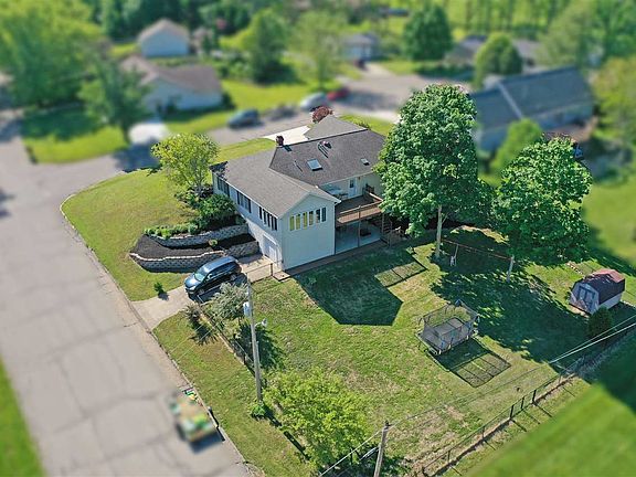 3rd image of 601 Skyview Dr