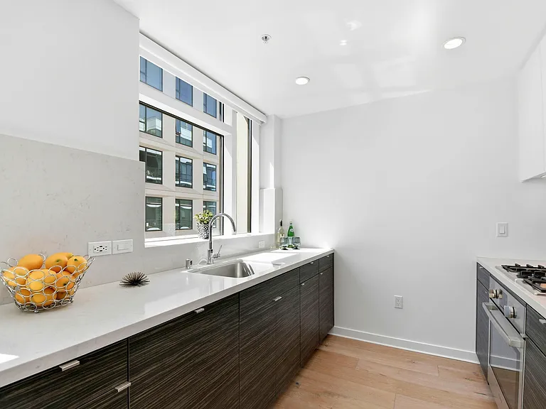 1688 Pine St #1008 — Photo 7