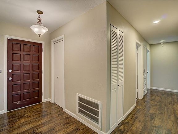 5th image of 2916 Carlton Way