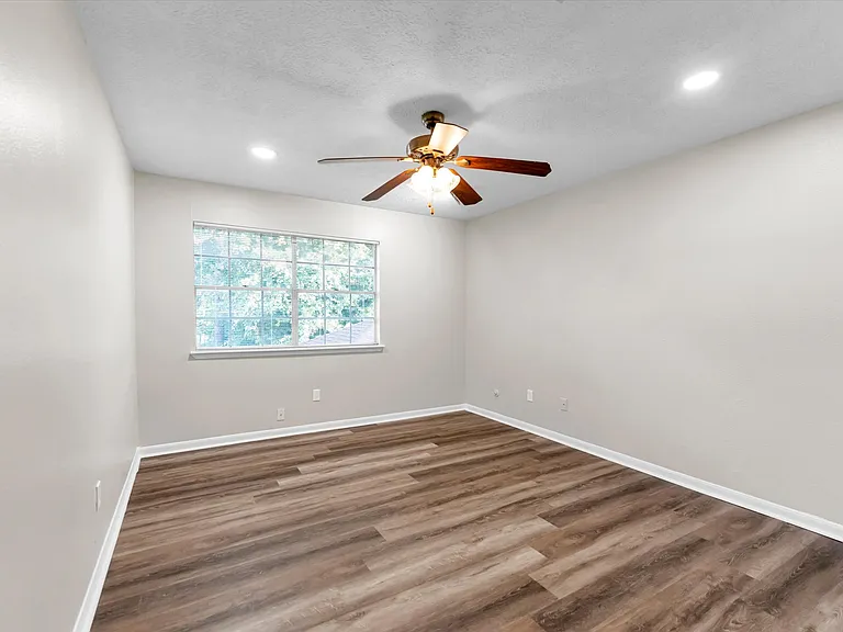 8102 Autumn Willow Dr — Photo 40