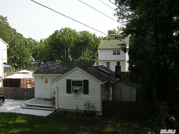 2nd image of 140 Dakota St