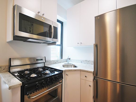 4th image of 453 W 36th St APT 22