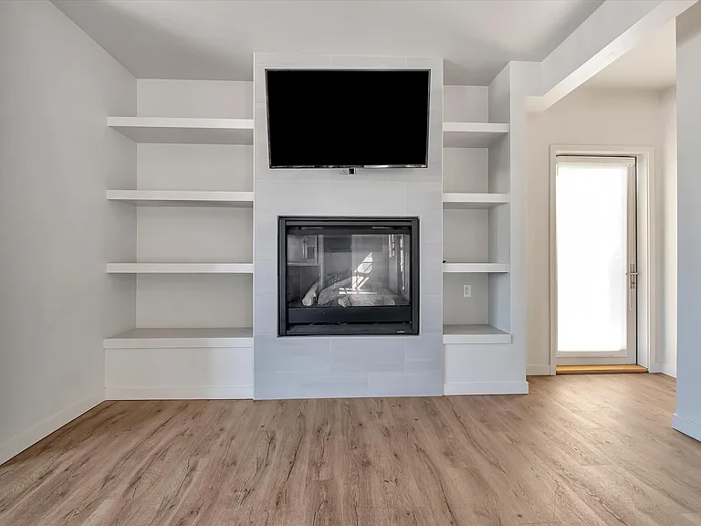 Upscale Westside Living! Spacious 2BD/2BA Above Copal Restaurant — Photo 5
