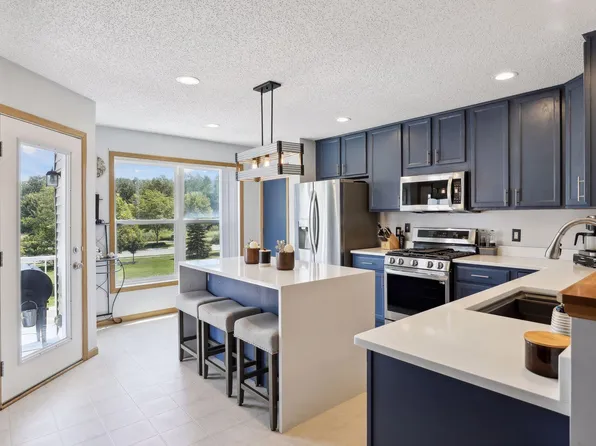 5175 Fairpoint Dr N, Hugo, MN 55038