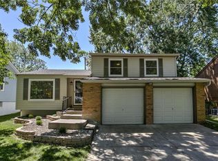12508 S Summertree Ln, Olathe, KS 66062