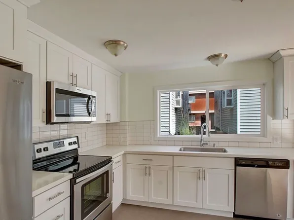 1436 NW 60th St #1, Seattle, WA 98107