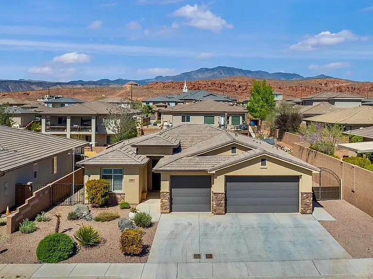 529 E Dry Springs Ln — Photo 1