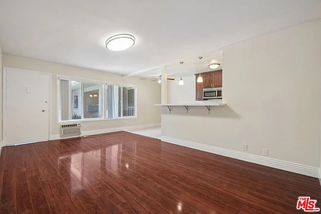1 bed, 1.0 bath, 750 sqft, $2,295 — Photo 2