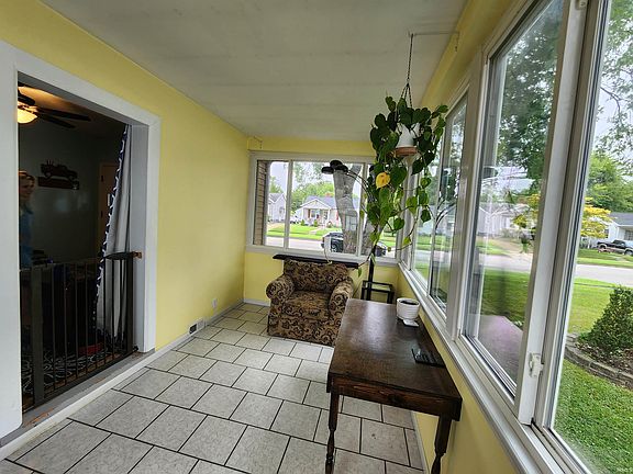 4th image of 1239 Olive Ct