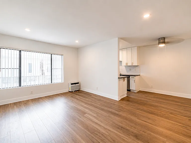 2233 S Ridgeley Dr #307 — Photo 7