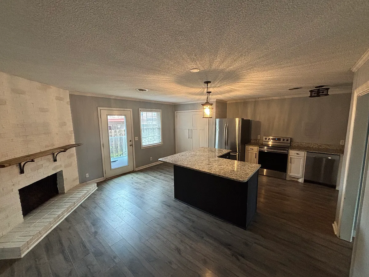 Building Photo - 4001 Anderson Rd #C115
