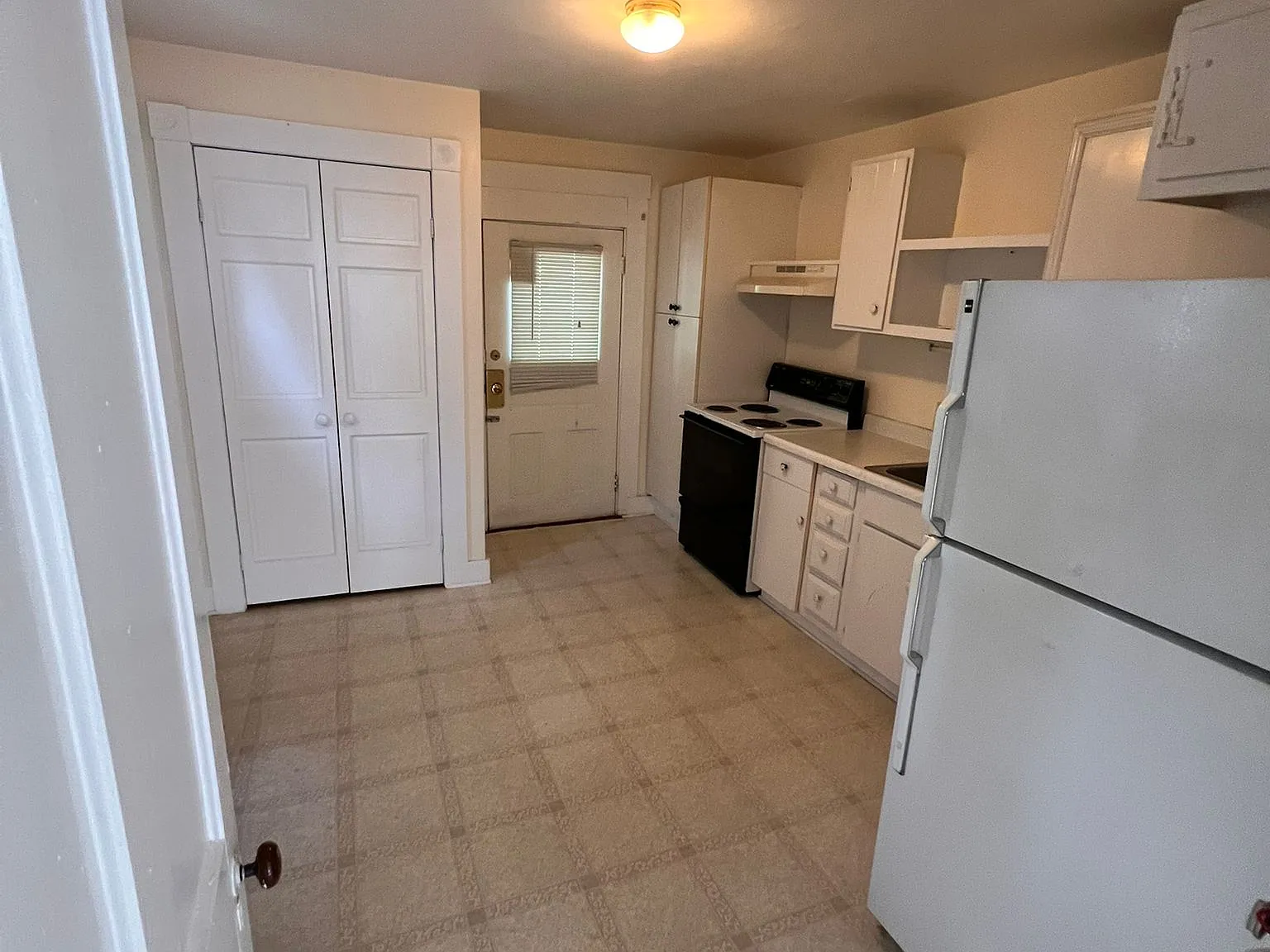 Studio, 650 sqft, $1,400 — Photo 2