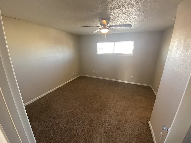 Woodlawn Apartments — Photo 16