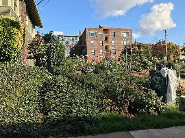 211 Summit Ave E #215 — Photo 6
