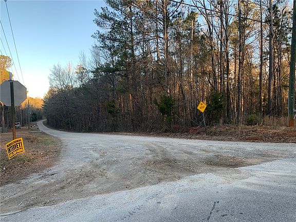 5th image of 620 Old Hutchinson Mill Rd