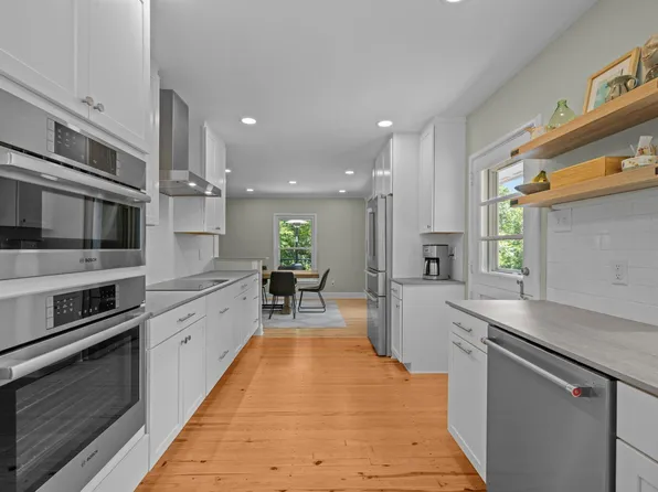 107 Ledge Ln, Chapel Hill, NC 27516