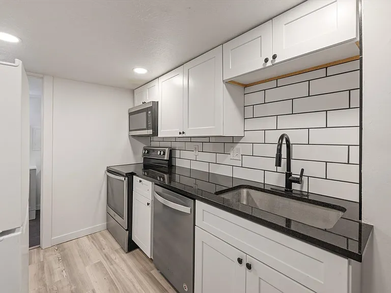 604 E 3rd Ave — Photo 7