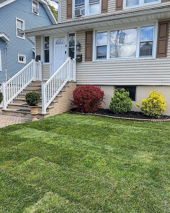 2nd image of 13 Oak St