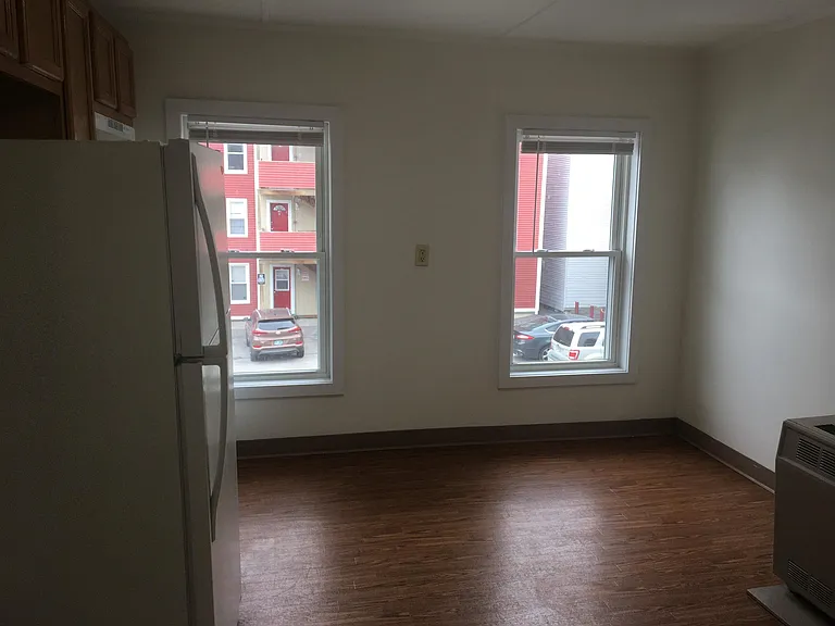 82 3rd St #2E — Photo 11