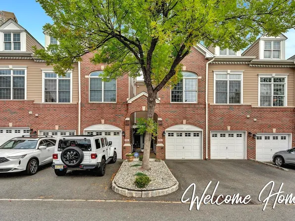 156 Lydia Dr, West New York, NJ 07093