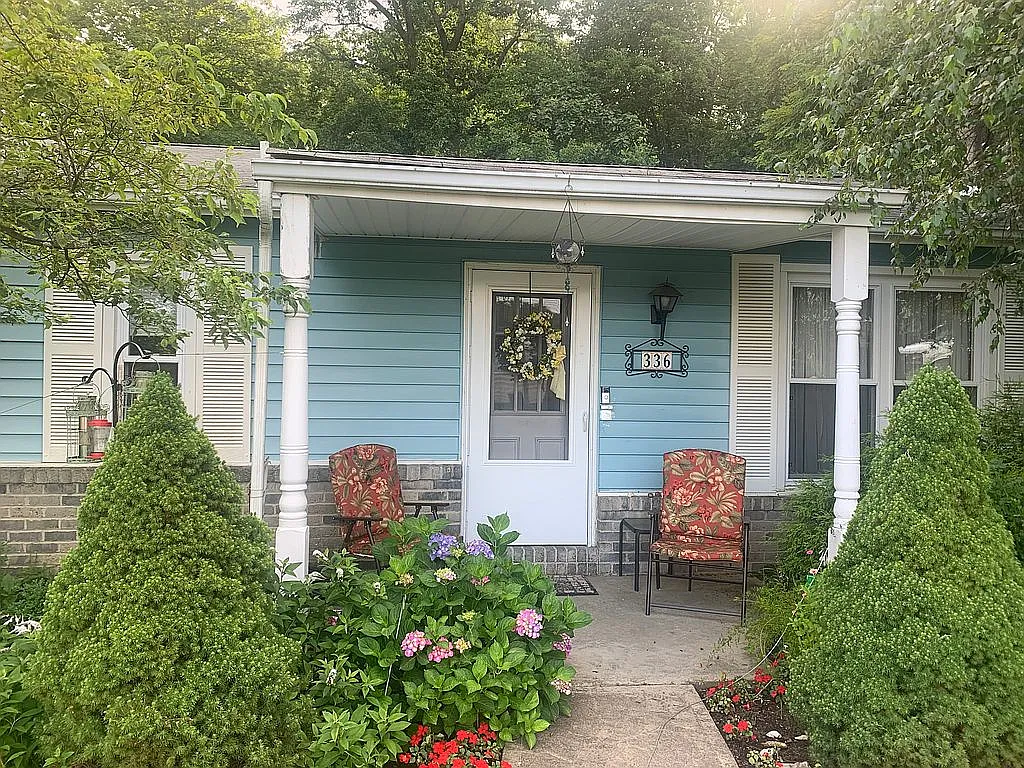 336 Chateau Ct photo 1