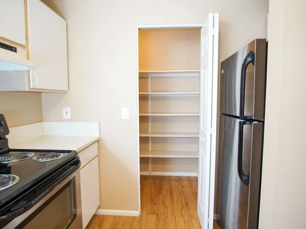 245 SW Hooker St APT 5, Portland, OR 97201