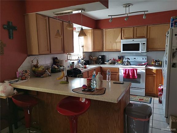 2nd image of 5716 N Broadway St