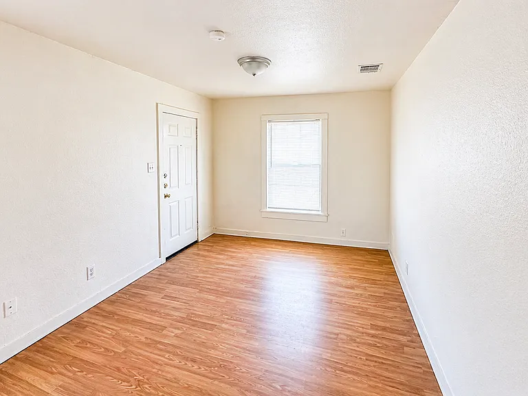 424 W Green Ave — Photo 3
