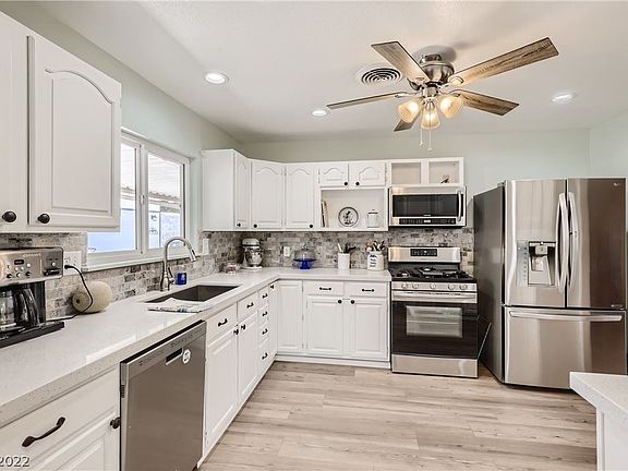 3rd image of 1312 Gloria Ln