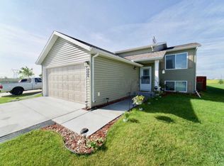 2330 63rd Ave S, Fargo, ND 58104