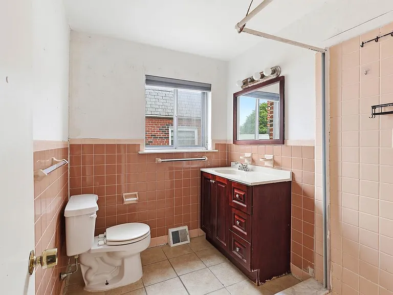 2217 Hoffnagle St — Photo 18